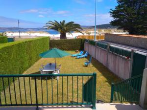 CASA CHALET ATALAYA a pie de playa en Laxe - 4-star hotels in Laxe