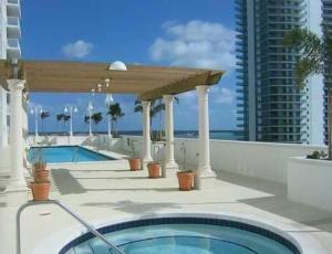 Top Stay Miami Blue Brickell