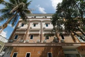 RedDoorz Plus near RS Royal Prima - Pulauberayan