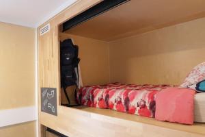 Single Pod in 6-Bed Mixed Dormitory Room
