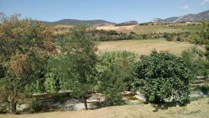 Hotels Hotel Le Chatelet logis : Chambre Triple avec Vue