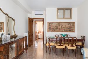 Hortis Apartment, 5 persone, 2 camere, balcone, Metro C per il Colosseo a 10 minuti e tram per Termini a 2 minuti
