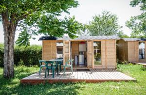 Lodges Camping de Tournus - Drole de cabane : photos des chambres