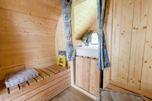 Lodges Camping de Tournus - Drole de cabane : photos des chambres