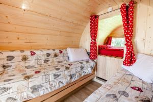 Lodges Camping de Tournus - Drole de cabane : photos des chambres