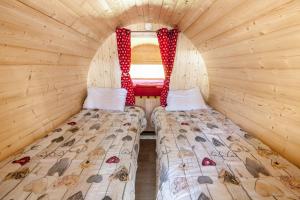 Lodges Camping de Tournus - Drole de cabane : photos des chambres