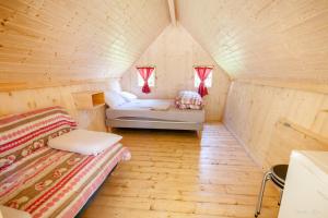Lodges Camping de Tournus - Drole de cabane : photos des chambres
