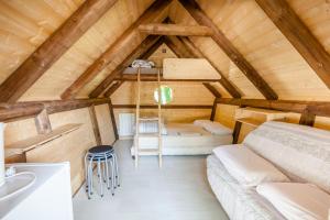 Lodges Camping de Tournus - Drole de cabane : photos des chambres