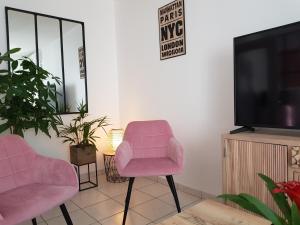 Appartements Le Pompidou T2 pour 2 a 4 pers avec parking prive & balcon Place Ney : photos des chambres