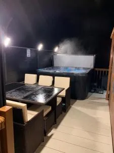 Moonlight Ridge -2 bedroom lodge with hot tub - 费尔顿