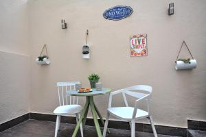 Traditional Apartment with a Terrace, AC and Fast Internet