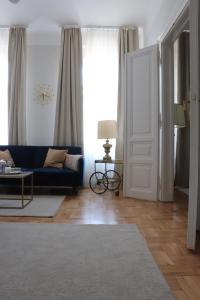 Deluxe apt with 2 bedrooms and AC