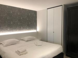 Three-Bedroom Apartment room in Aparthotel Acropolis