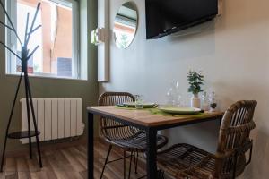 Appartements Legend- Parking prive Gratuit- Terrasse privee- Wifi - Convert - Alimentec : photos des chambres