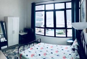 Conezion IOI Putrajaya (Rustic Suite, 3 Bedrooms, 2 Baths, WiFi, Pool & City View) by MRK