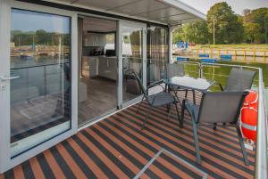 AMBER HOUSEBOAT