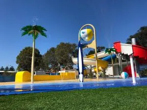 Shelly Beach Holiday Park - Туклей