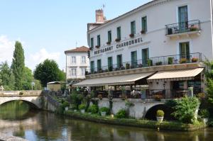 Hotels Hotel Restaurant Charbonnel : photos des chambres