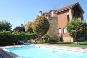 Preciosa casa independiente con piscina cubierta y gran jardín privados - Haro