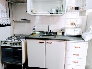 APARTAMENTO Pe na Areia com piscina vista mar bairro nobre