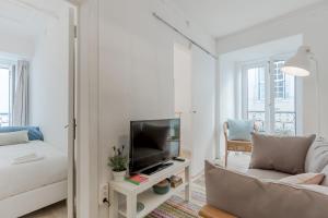 Sunny Bairro Alto & Chiado Apartment, By TimeCooler