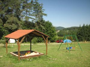 Appartements Camping La Vallee Verte : photos des chambres