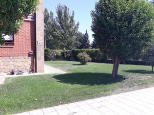 Preciosa casa independiente con piscina cubierta y gran jardín privados