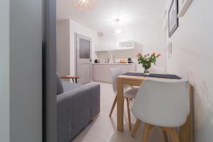M6 Main Square Stylish One Bedroom