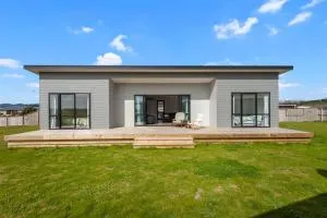 Kukumoa At the Beach - Waihau Bay