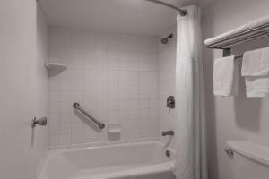 Queen Room - Non-Smoking room in Super 8 by Wyndham Ocala I-75