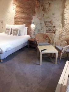 Hotels Hotel de la Couronne : photos des chambres