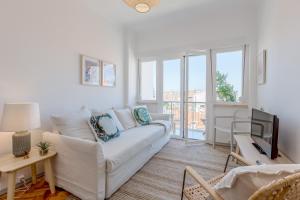 Renovated Sunny Apartment with Amazing Sunset Balcony , By TimeCooler