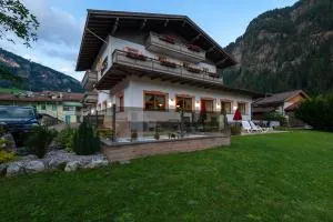 Albergo Contrin - 阿尔巴迪卡纳泽伊