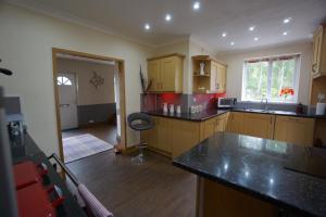 Single Room with Private Bathroom room in West View Lodge