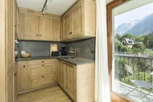Apartment Ensa, Alpes Agency, Central Chamonix, Sleeps 4