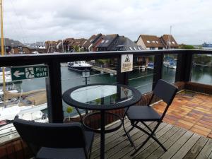 Superior King Room with Balcony - Disability Access room in Boathouse Hotel