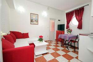 One-Bedroom Apartment with Balcony (2 Adults + 2 Children) room in Apartments Kruna Jovanović