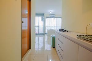 Tifolia Studio Apartment with Double Bed near LRT Station By Travelio