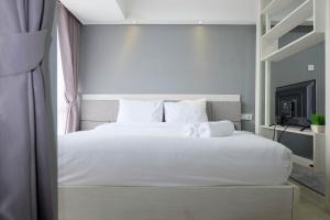 Furnished Studio Apartment at H Residence By Travelio