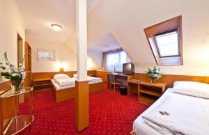Standard Triple Room room in Hotel Primus Frankfurt Sachsenhausen