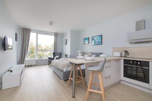 Jaktorowska Bright Studio by BookingHost