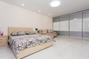 Luxury Apartment neer Manufaktura on Kharkovskaya