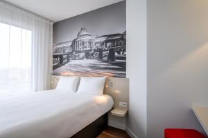 Double Room - Disability Access room in B&B Hotel Brussels Centre Gare du Midi