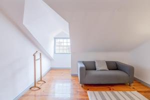 Bright & Spacious Alfama Apartment, By TimeCooler