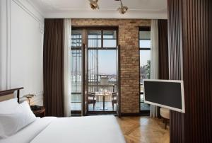 Deluxe Double Room with balcony and Garden View room in Georges Hotel Galata