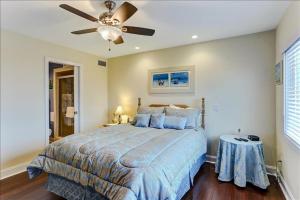 Three-Bedroom Townhouse room in Sandpiper 95076
