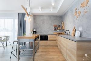 Sailor 7 Z bocznym widokiem na morze