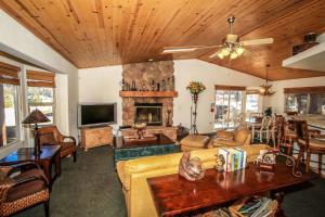 Cant Bear to Leave-1156 by Big Bear Vacations
