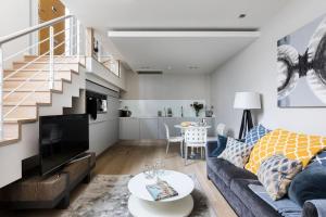 Stukeley Street Apartment