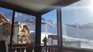 Le Serac W6 appartement with panoramic mountainview end of the hallway managed by private host